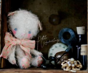 Handmade Mini Plush Mohair Artist Pink Dotty von Pinktea Bear for Blythe and 1:6 size Dolls by Petite Wanderlings