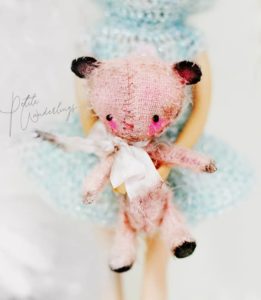 Handmade Mini Plush Mohair Artist von Pinktea Bear in Pink & Black for Blythe and 1:6 size Dolls by Petite Wanderlings