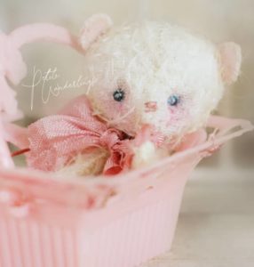 Handmade Mini Plush Mohair Artist von Pinktea Bear for Blythe and 1/6 size Dolls by Petite Wanderlings