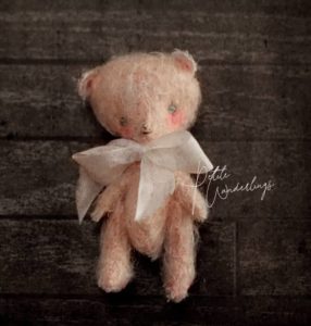 Handmade Mini Plush Mohair Artist von Pinktea Bear for Blythe and 1/6 size Dolls by Petite Wanderlings